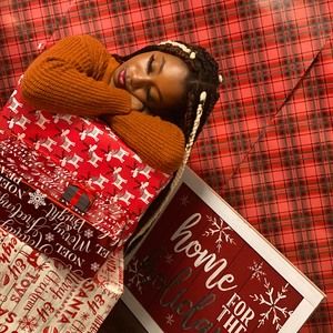 Meet your Posher, Alicia